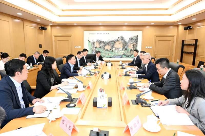 財政部副部長廖岷在北京會見澳門經濟財政司司長戴建業。財政部圖片。