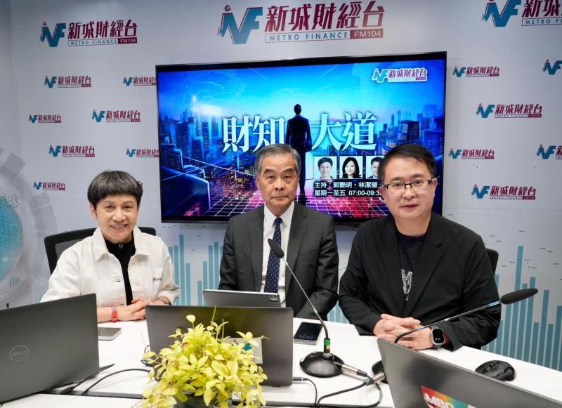 全國政協副主席梁振英(中)表示，過去造地工作無白做，住宅及商業用地供應有可觀增長，可結構性解決長期供應不足問題。