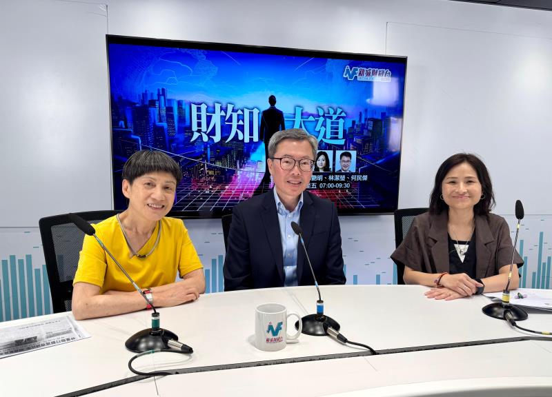 仲量聯行香港主席曾煥平(中)形容，商業地產問題屬於結構性，難以在一年半載解決，政府不能再以「模稜兩可」態度處理，再拖延對香港最慘。