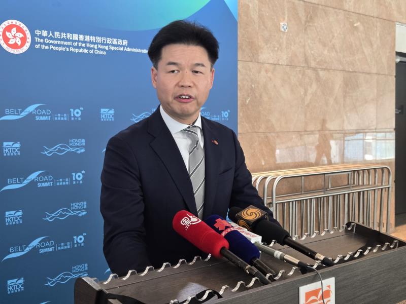 湯文龍相信，政府會在完善同性伴侶草案後，再提交立法會審議。