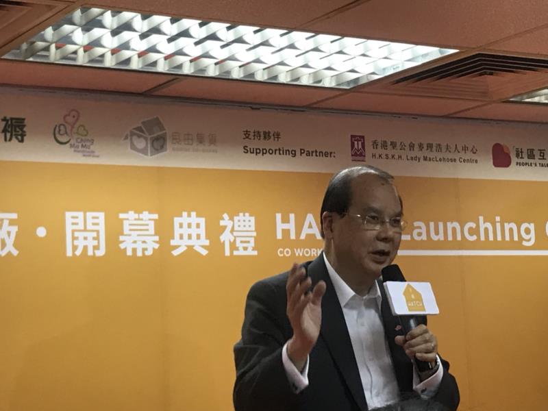 張建宗指,政府會向攜手扶弱基金注資4億, 對學童提供課後支援和學習 李希洋攝