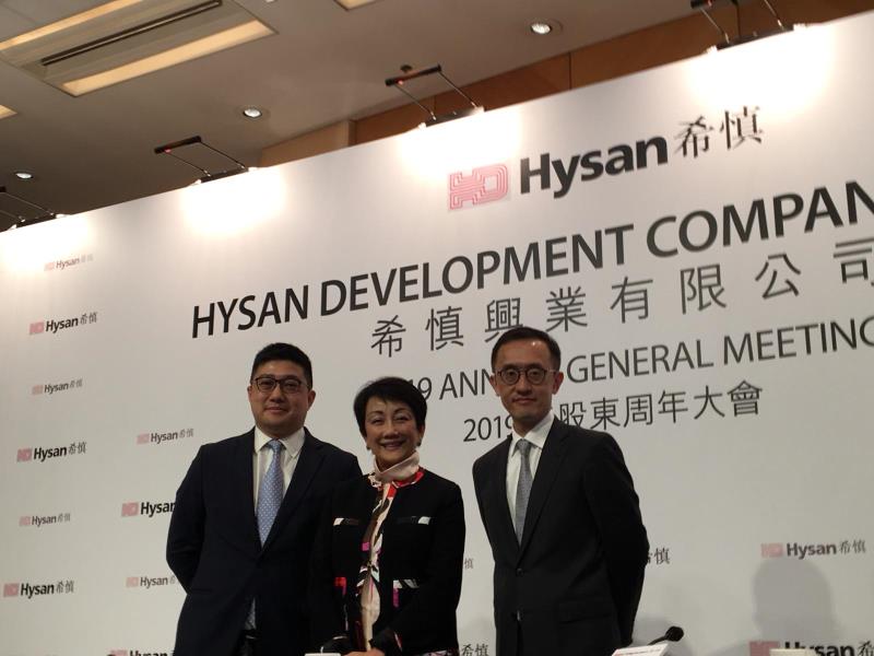 希慎興業股東會後見記者. 姚家楹攝