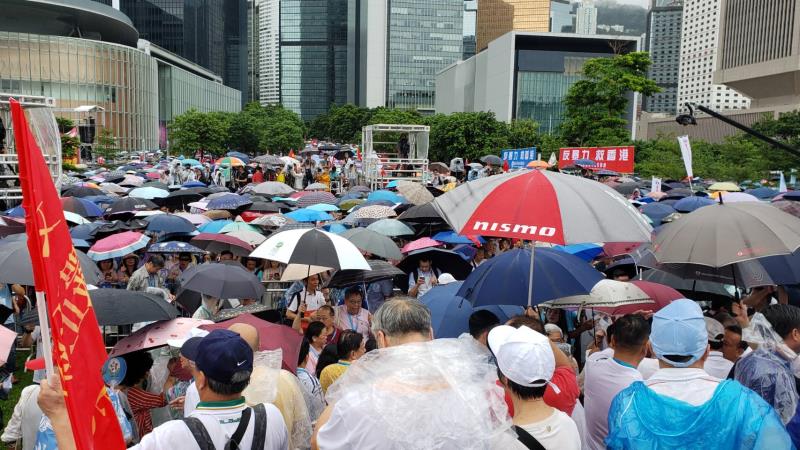 守護香港大聯盟在金鐘添馬公園舉行「反暴力、救香港」集會 蘇靜欣攝