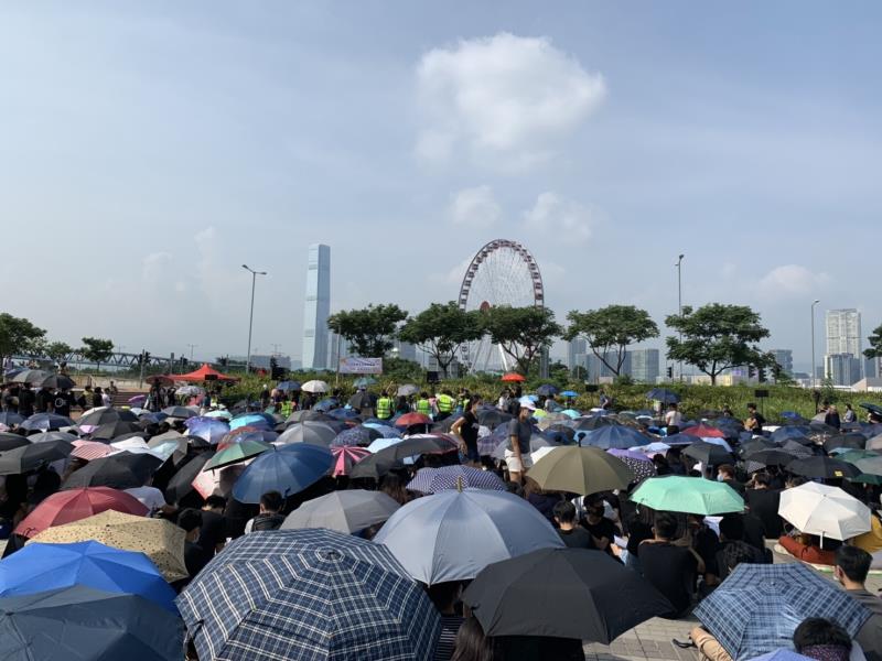 有網民下午在中環愛丁堡廣場發起中學生反修例集會, 重申民間五大訴求及發動罷課. 陳惠婷攝