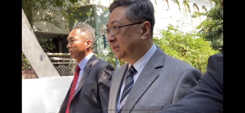 盧偉聰離開前沒有回應記者的提問 馮靖蓉攝