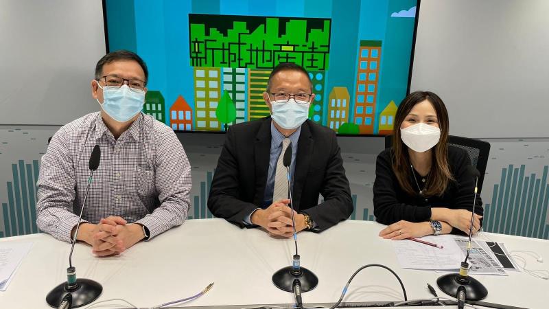 長實營業部首席經理郭子威(中)指, 近期防疫措施放寛, 入市氣氛有改善.
