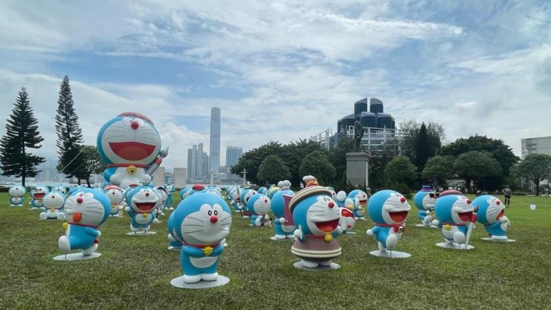 60個多啦A夢雕塑在西營盤中山紀念公園「快閃」展出.