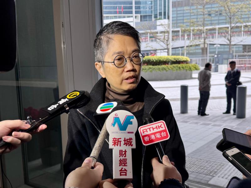 嘉華香港地產發展及租務總監尹紫薇表示, 東涌地重推後單位數增加, 可有更大發揮. 方穎暉攝.