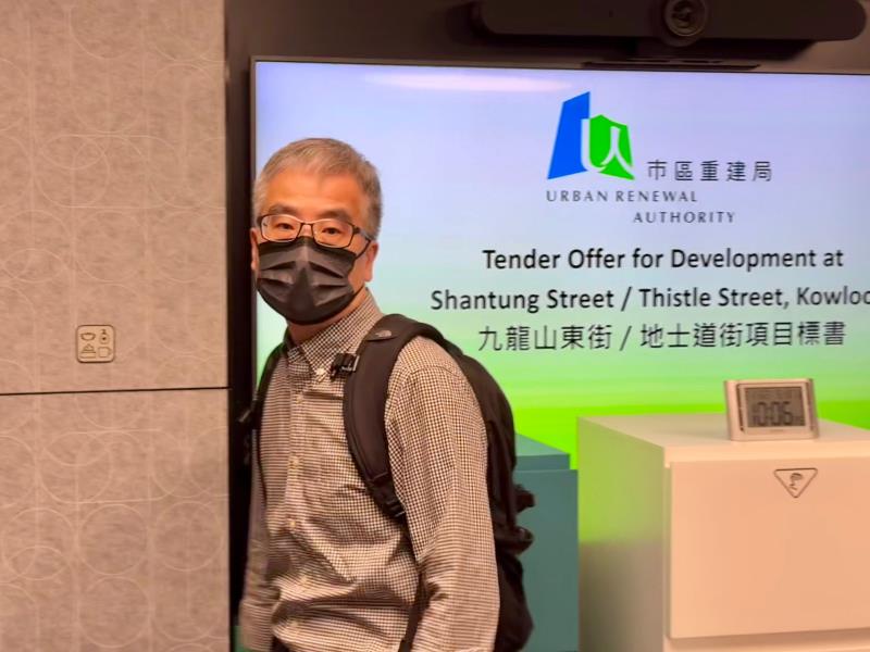 市建局旺角山東街/地士道街住宅項目今午截標，圖為鷹君集團代表。方穎暉攝。