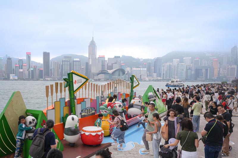 尖東海旁今日起一連九日，舉行龍舟嘉年華。 旅發局圖