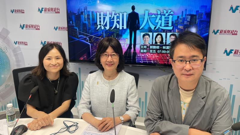 私隱專員鍾麗玲（中）表示，企業使用AI時應保護客戶資料，以免個人資料被不當輸出。