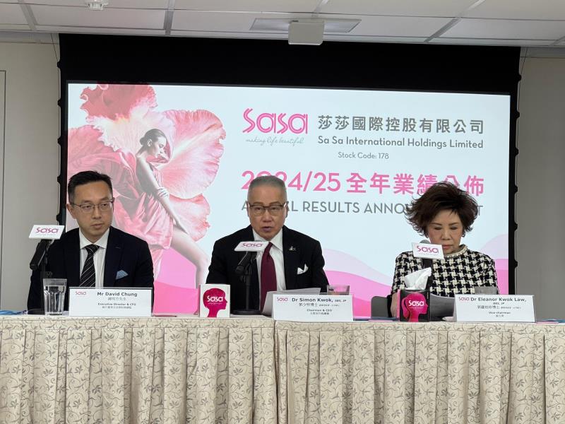 莎莎國際主席及行政總裁郭少明（中）表示，目前市道「有路行」。方穎暉攝。