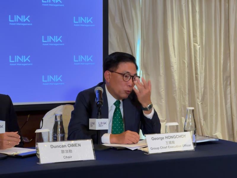 領展行政總裁王國龍一度感觸落淚，指公司資產規模大升是職業生涯最驕傲成績。方穎暉攝。