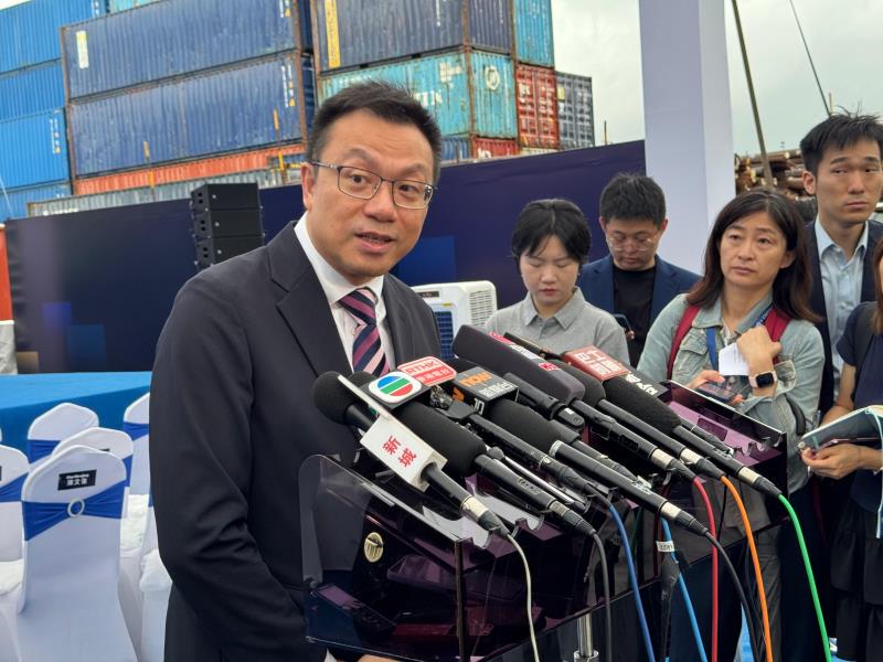 華潤物流總經理吳桉表示，計劃將位於潤發碼頭的倉庫擴建3萬呎。方穎暉攝。
