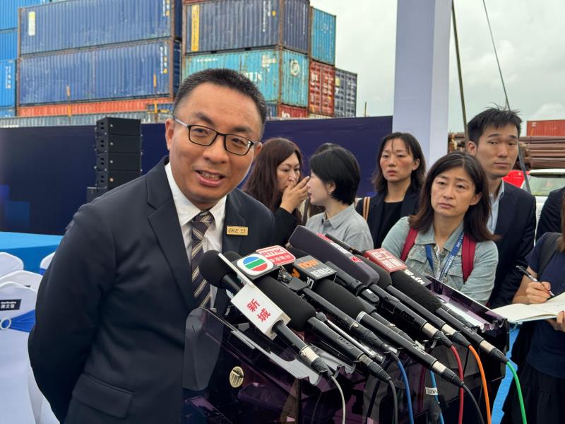 GKE首席執行官李晶表示，雖然香港建倉庫地價較貴，但離內地市場近，時間上有優勢。方穎暉攝。