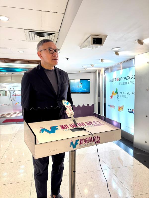 據報施政報告將提出設立高級公務員責任制，謝偉俊(圖)認為，高官應以身作則不可卸責。