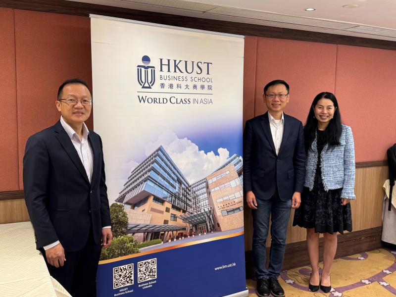 科大商學院署理院長許佳龍（中）表示，在市區設教學設施有助發展兼讀課程。方穎暉攝。