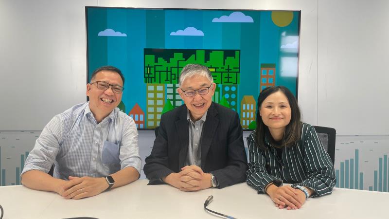 施永青(中)料本港樓價在明年首季回穩.