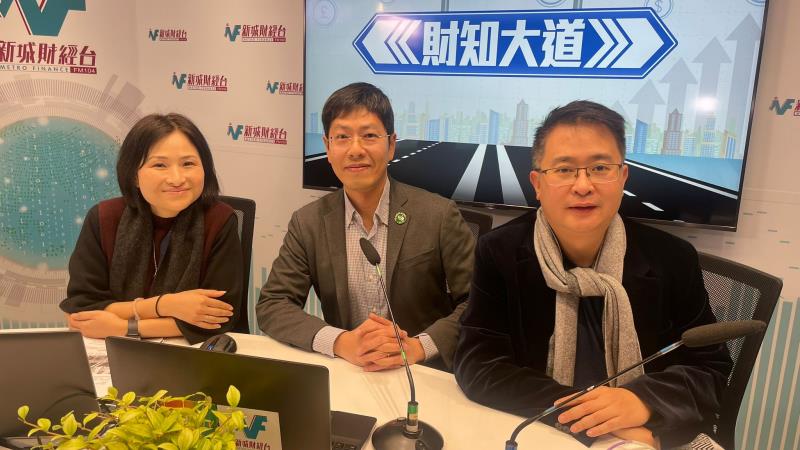 利嘉閣研究部主管陳海潮(中)表示, 預料中小型單位樓價年中起回升, 全年有望升百分之3至5.