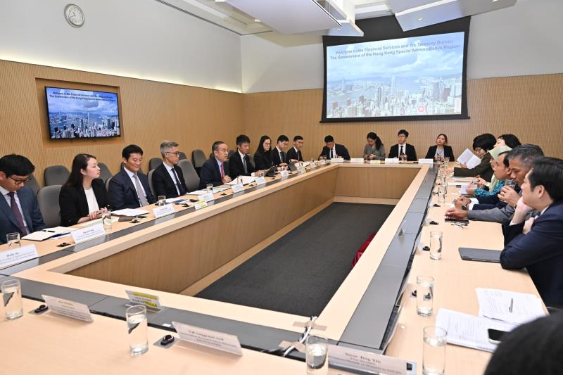 財經事務及庫務局局長許正宇，今日與中國-東盟聯合合作委員會訪港代表團見面。財庫局社交專頁圖片。