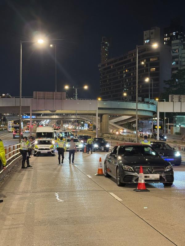 附圖為行動照片