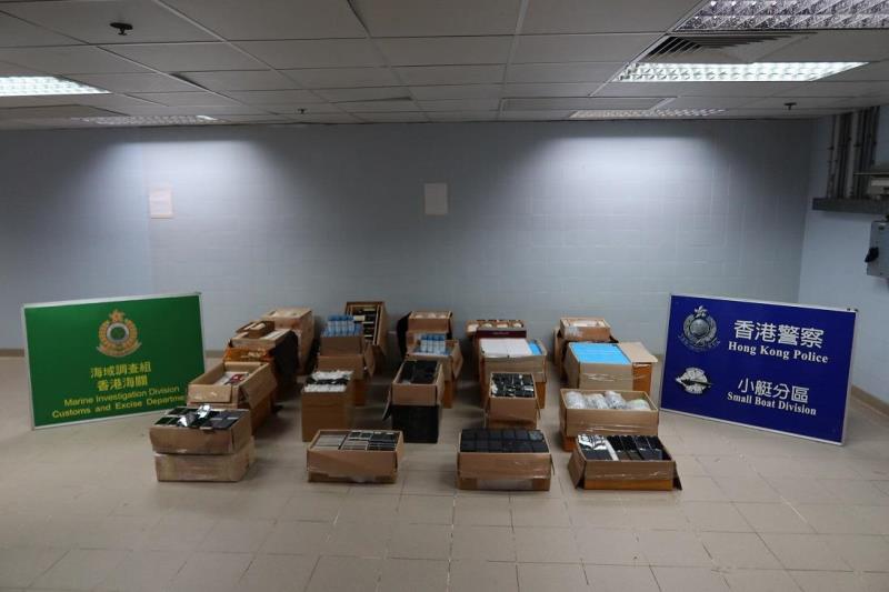水警及海關在西貢檢獲約值240萬元走私貨物(警方相片)