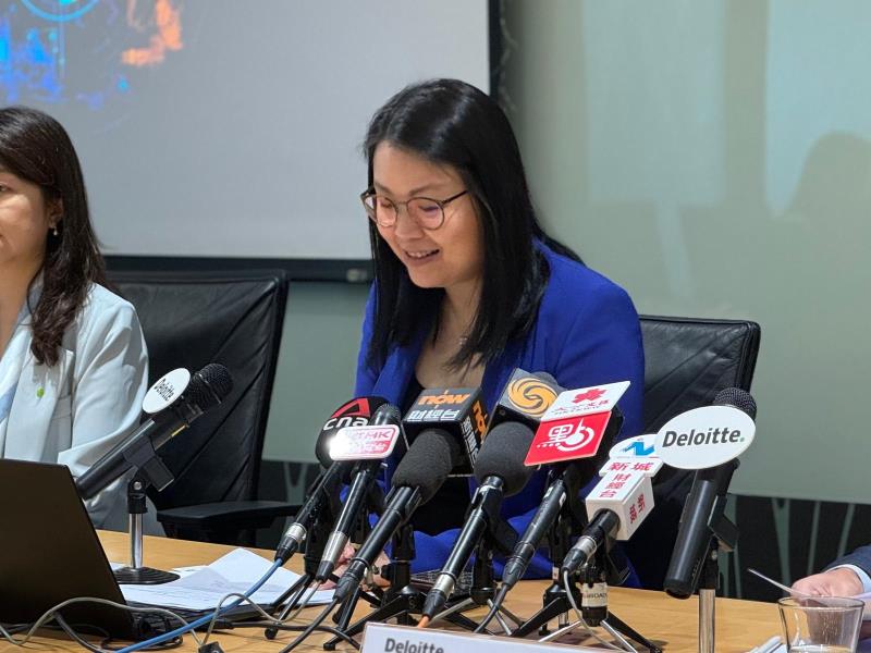 德勤中國香港財政預算案小組主管合夥人尹佩儀表示, 物業成交增加為庫房帶來額外印花稅收入. 方穎暉攝.