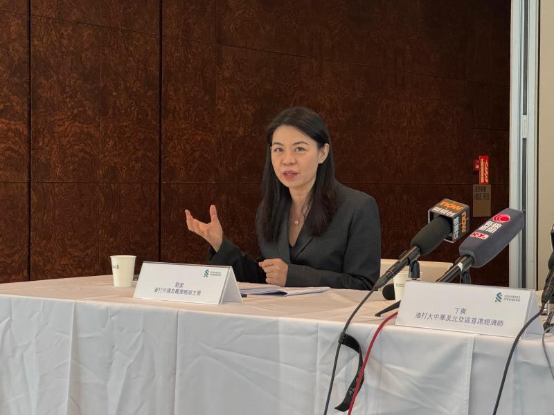 渣打中國宏觀策略部主管劉潔預料, 明年年中及年底人民幣在7.35及7.2兌一美元水平. 方穎暉攝.