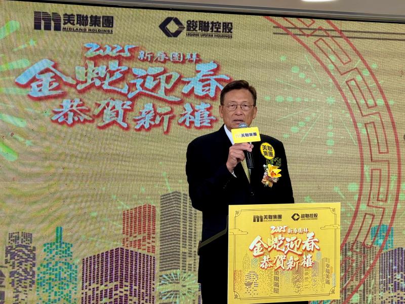 美聯集團主席黃建業預計, 今年整體物業成交量升至約7萬伙. 方穎暉攝.