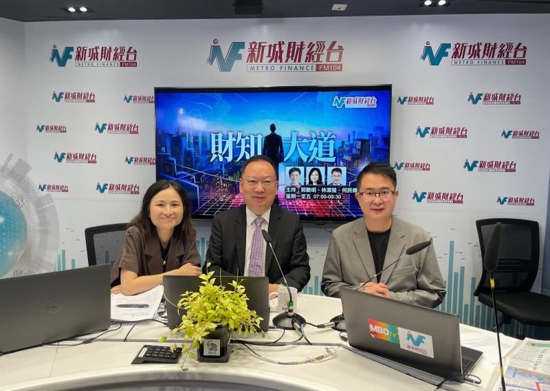 立法會議員陳仲尼（中）預料，本港財資市場下半年表現將繼續良好。