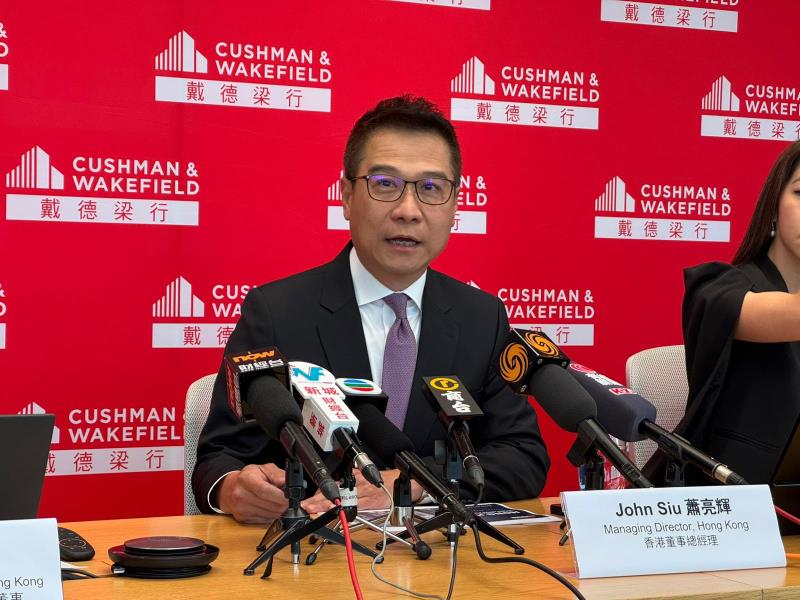 戴德梁行香港董事總經理蕭亮輝表示，新股活動活躍提振金融業，推動寫字樓需求。方穎暉攝。
