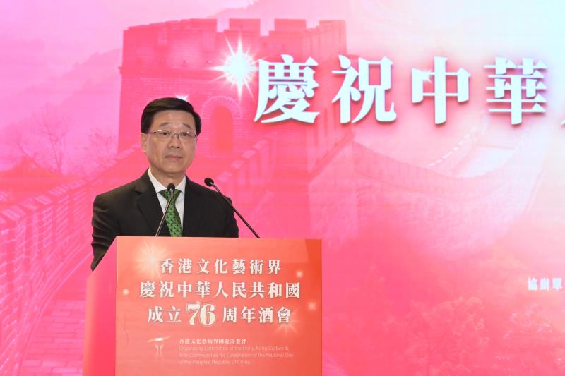 李家超表示，香港近年在文藝發展方面取得長足進展，文藝界百花齊放、人才鼎盛。政府新聞處。