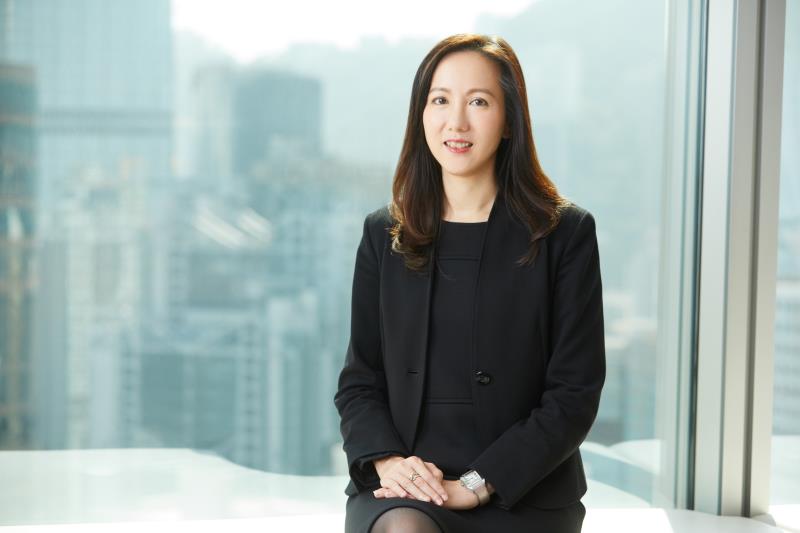 霍慧敏表示，APEC峰會前市場料續波動，建議採槓鈴策略部署。新加坡銀行提供。