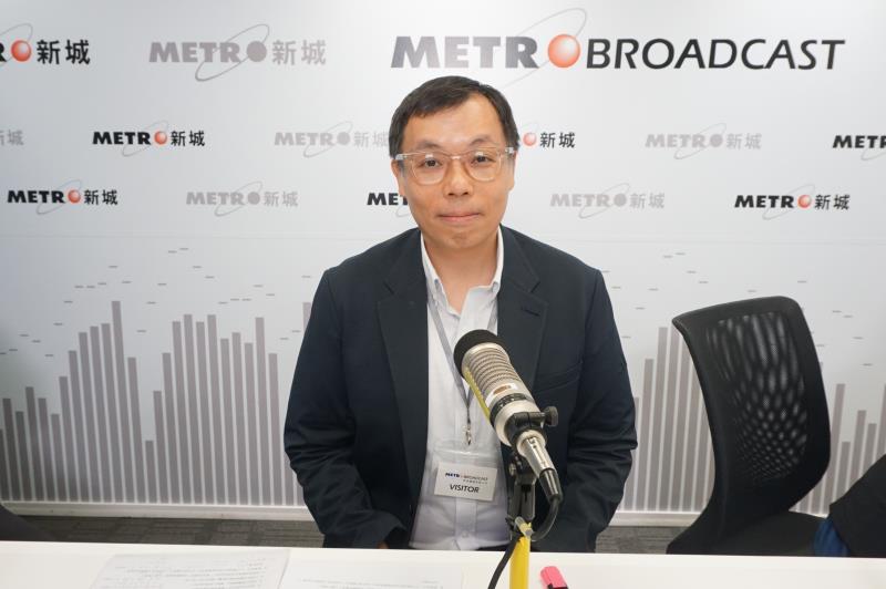 九龍中醫院聯網家庭醫學及基層醫療部顧問醫生何家銘指夏季流感有機會與來年冬季流感季節重疊，病毒可能出現變異，呼籲盡快接種疫苗。