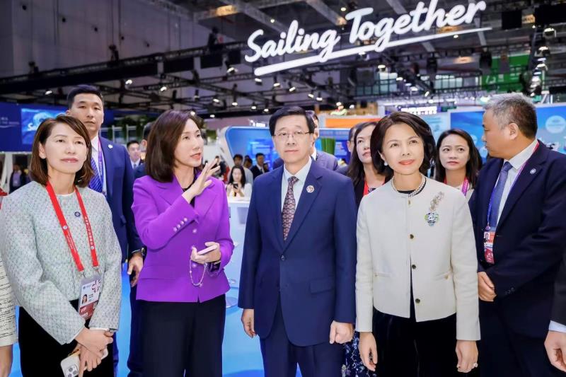 渣打於上海進博會接待香港政府代表團。渣打圖片。