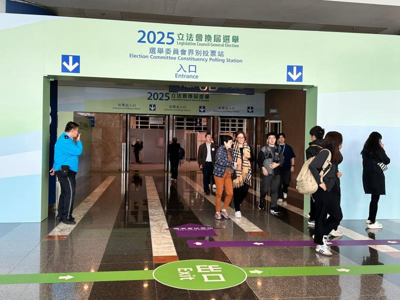 立法會換屆選舉早上7時30分開始，至今晚時30分。隨即點票。(梁雩瑩攝)