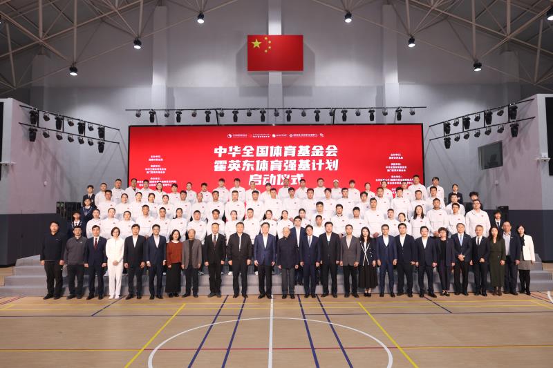 全體基層教練員與嘉賓們在強基計劃啟動後合影留念。