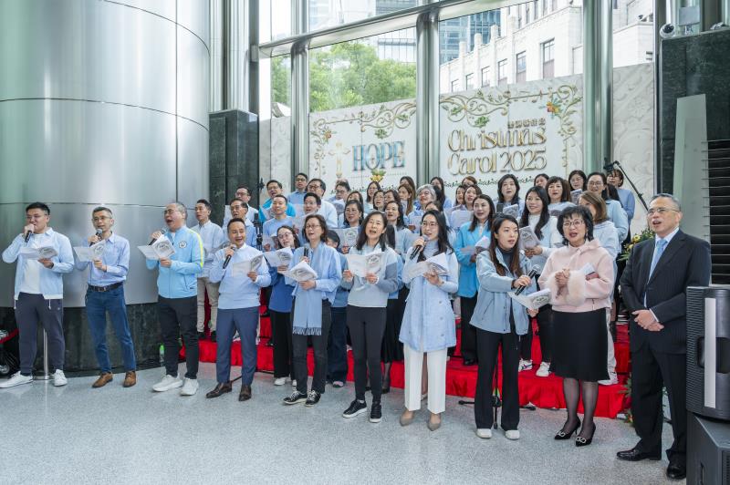 李澤鉅及施𤋮德今日客串獻唱幾首歌曲。