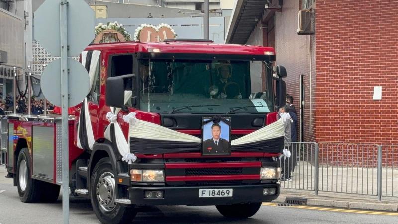 消防處在紅磡世界殯館為大埔宏福苑五級大火中殉職的消防員何偉豪舉行最高榮譽喪禮。(聽眾提供照片)