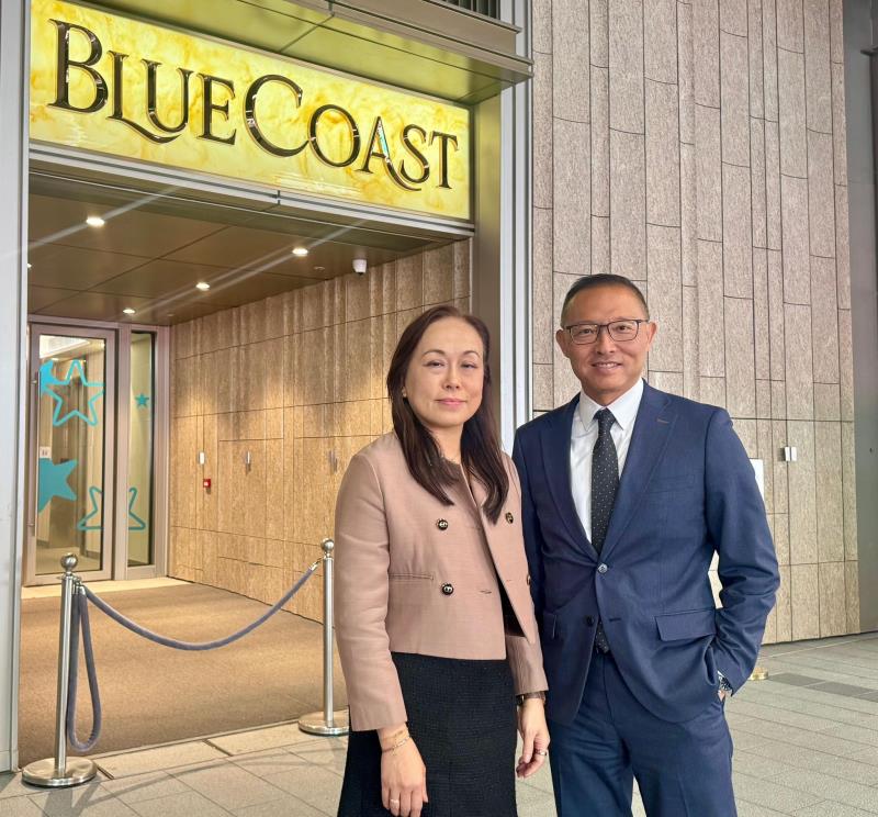 長實及港鐵合作Blue Coast II今連沽兩伙套現逾3681萬，楊桂玲(左)表示，項目3房戶已沽清。