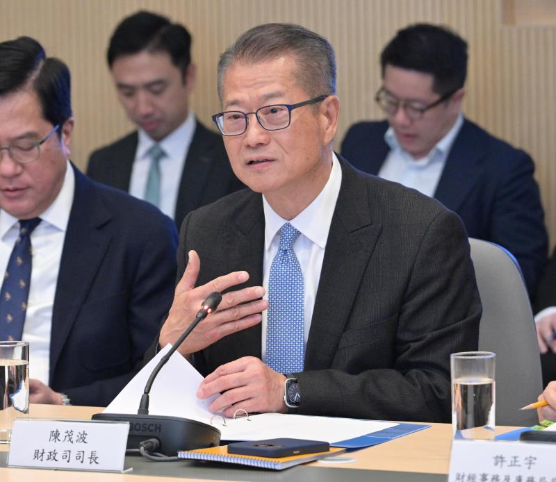 大宗商品策略委員會召開首次會議，陳茂波表示，政府會通過高層統籌規劃，制訂和踐行全面的大宗商品發展策略。政府新聞處圖片。