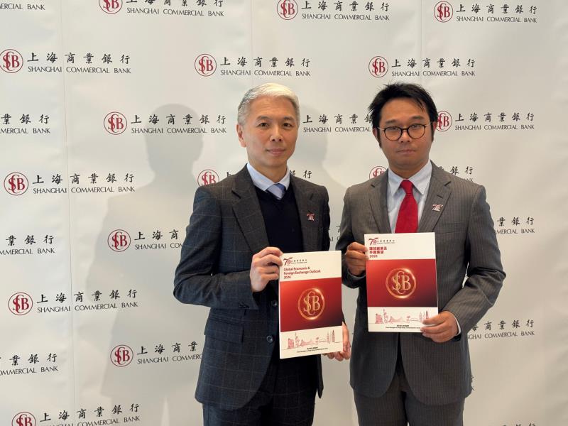 上海商業銀行研究部主管林俊泓（右）預計，聯儲局今年將減息三次。方穎暉攝。