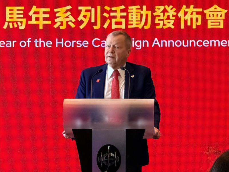 農曆馬年即將來臨，馬會將會推出橫跨馬年系列活動，行政總裁應家柏表示，賽馬體現本港永不言棄的「我做得到」精神，以及堅韌和追求卓越的價值，更是一國兩制下繁華穩定的象徵。
