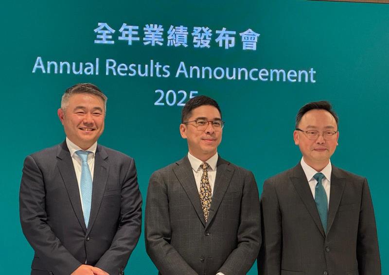 恒隆集團行政總裁盧韋柏（左）表示，因外資企業未見擴張，估計內地寫字樓逆境仍將持續。方穎暉攝。