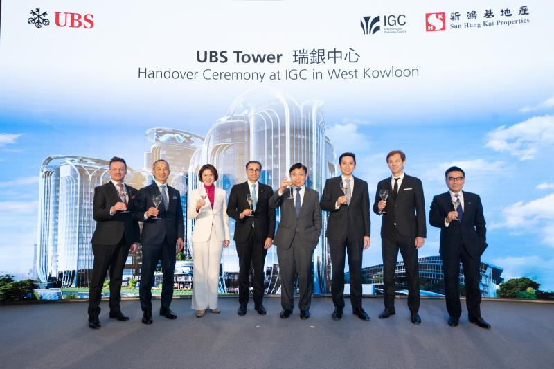 瑞銀集團位於西九龍International Gateway Centre的全新香港辦公大樓 「瑞銀中心（UBS Tower）」正式交接，預計第四季正式啟用。瑞銀提供。