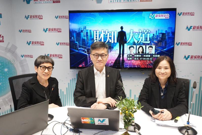 早前有末期腦癌病人未能提取強積金，鄭恩賜(中)表示遺憾，積金易平台已設立小組跟進特殊個案。