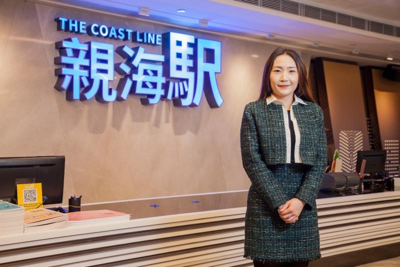 長實營業部經理陳詠慈表示，息口回落令不少客人轉租為買。長實供圖。