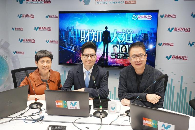 陳浩濂(中)表示，本港家辦行業近年發展蓬勃，帶動法律、會計等行業經濟活動，對整個金融產業鏈有很大幫助。