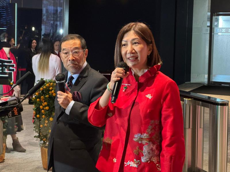 港交所行政總裁陳翊庭（右）表示，期望將固收貨幣及大宗商品市場發展為完整生態圈。方穎暉攝。