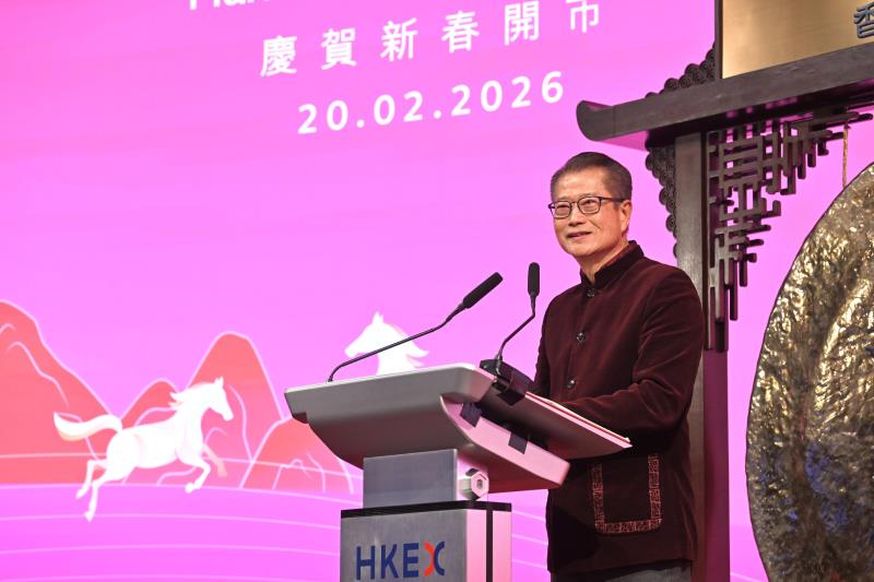 陳茂波出席港交所馬年開市儀式並致辭，他指出，對馬年市況審慎樂觀。政府新聞處。